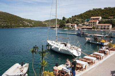 ΕΣΤΙΑΤΟΡΙΟ ΛΕΥΚΑΔΑΣ - ΤΑΒΕΡΝΑ ΛΕΥΚΑΔΑΣ - ΕΛΛΗΝΙΚΗ ΚΟΥΖΙΝΑ ΛΕΥΚΑΔΑΣ - ΔΕΛΦΙΝΙΑ